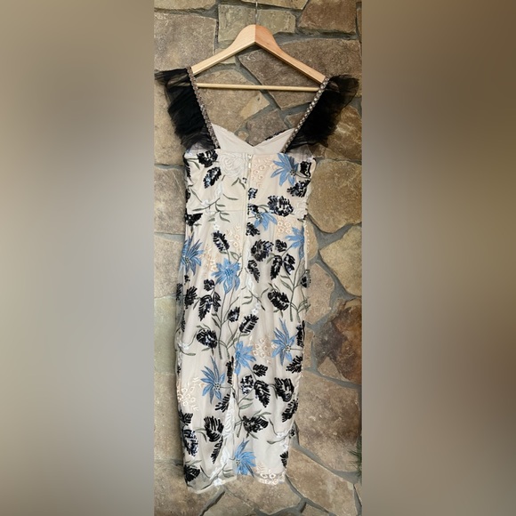 Brand new Lulu’s cocktail dress. Perfect for Christmas Parties! Only worn once - Picture 5 of 6